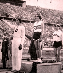 Csák Ibolya az olimpiai dobogón 1936